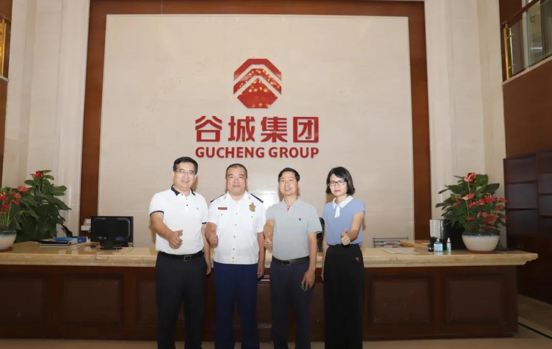 白云区消防大队刘飞书记、文化广电旅游体育局刘明学书记莅临尊龙凯时调研指导