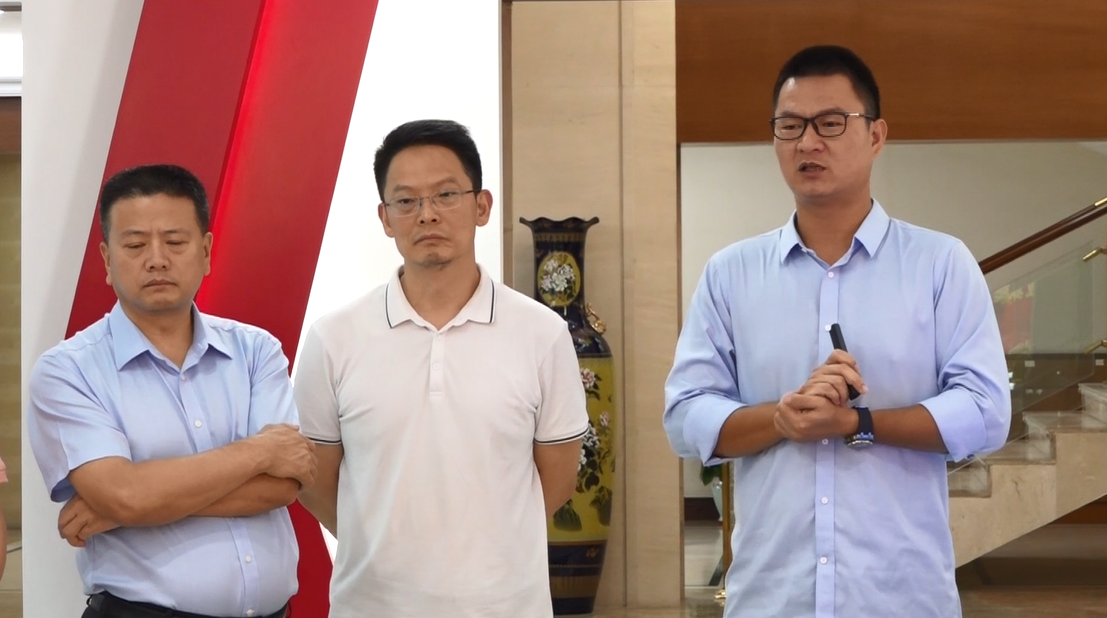 热烈欢迎白云区永平街商会一行莅临尊龙凯时参观